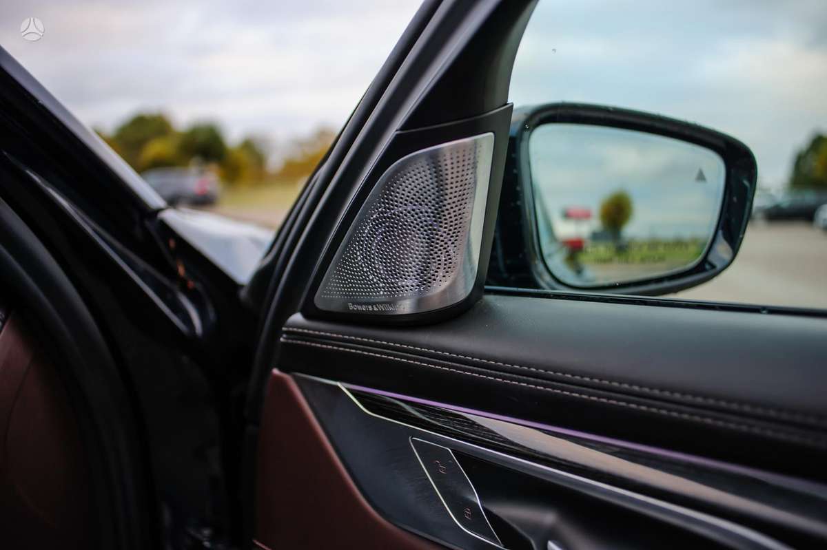 BMW 750, 4.4 l., Седан