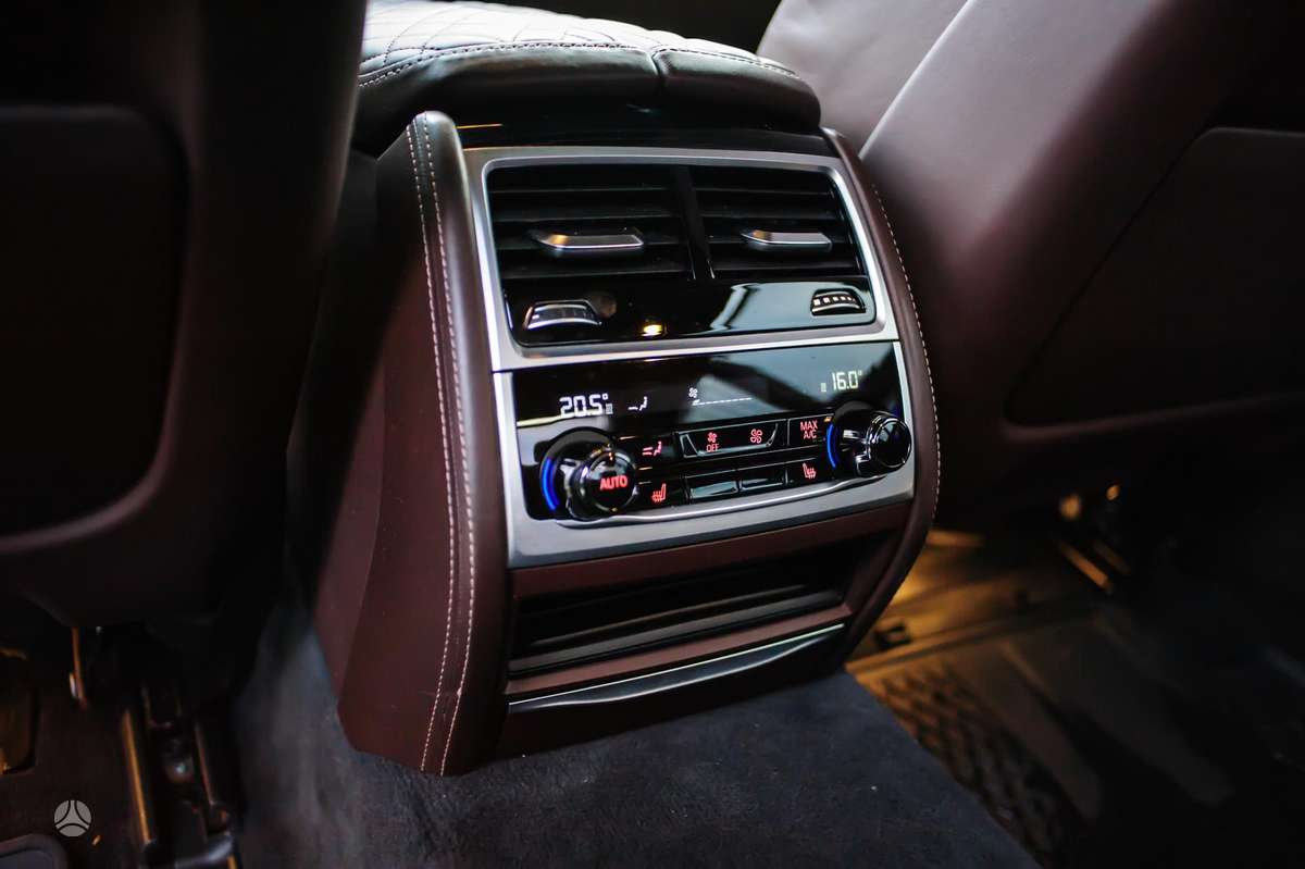BMW 750, 4.4 l., Седан