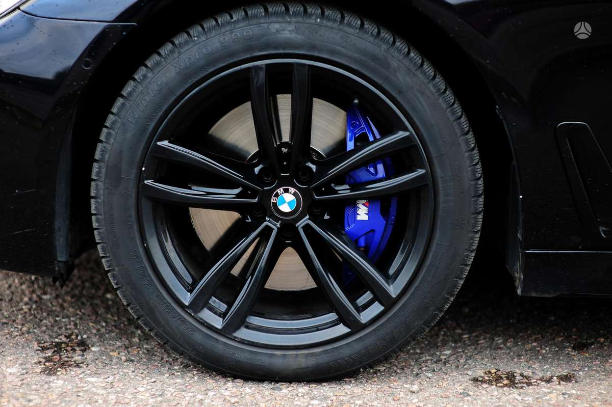 BMW 750, 4.4 l., Седан