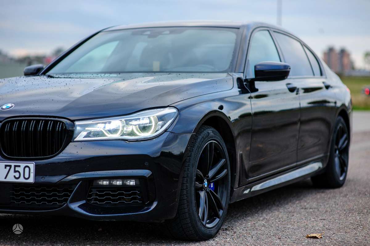 BMW 750, 4.4 l., Седан