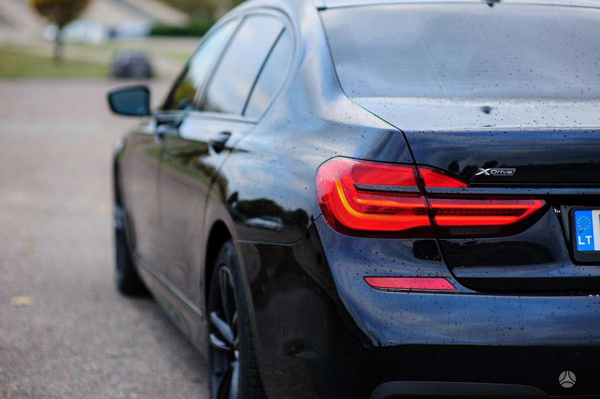 BMW 750, 4.4 l., Седан