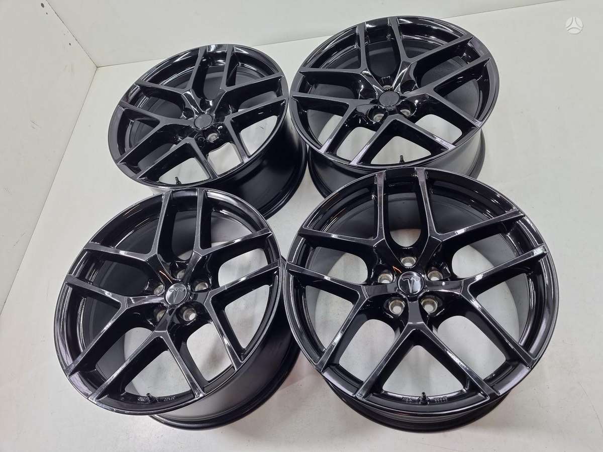 TESLA Model Y, light alloy, R20