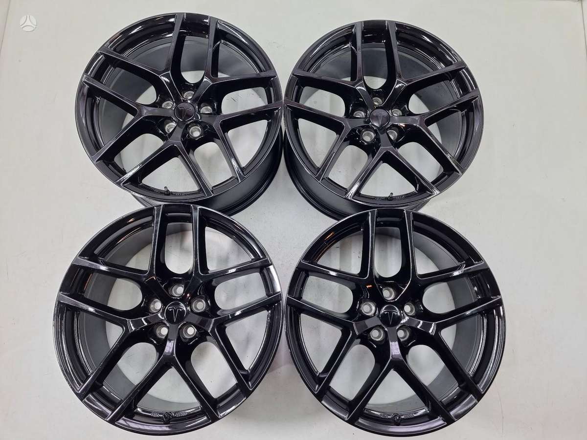 TESLA Model Y, light alloy, R20