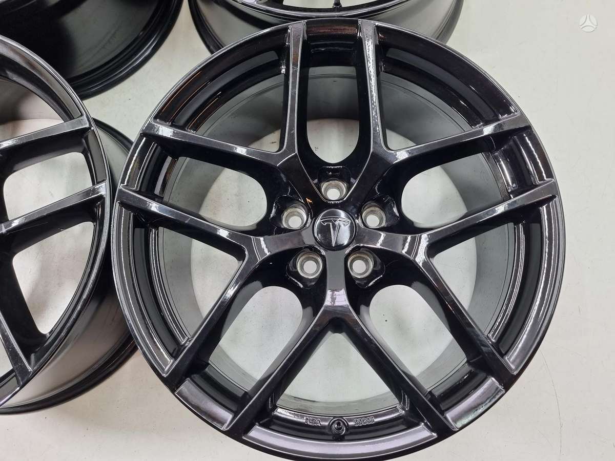 TESLA Model Y, light alloy, R20