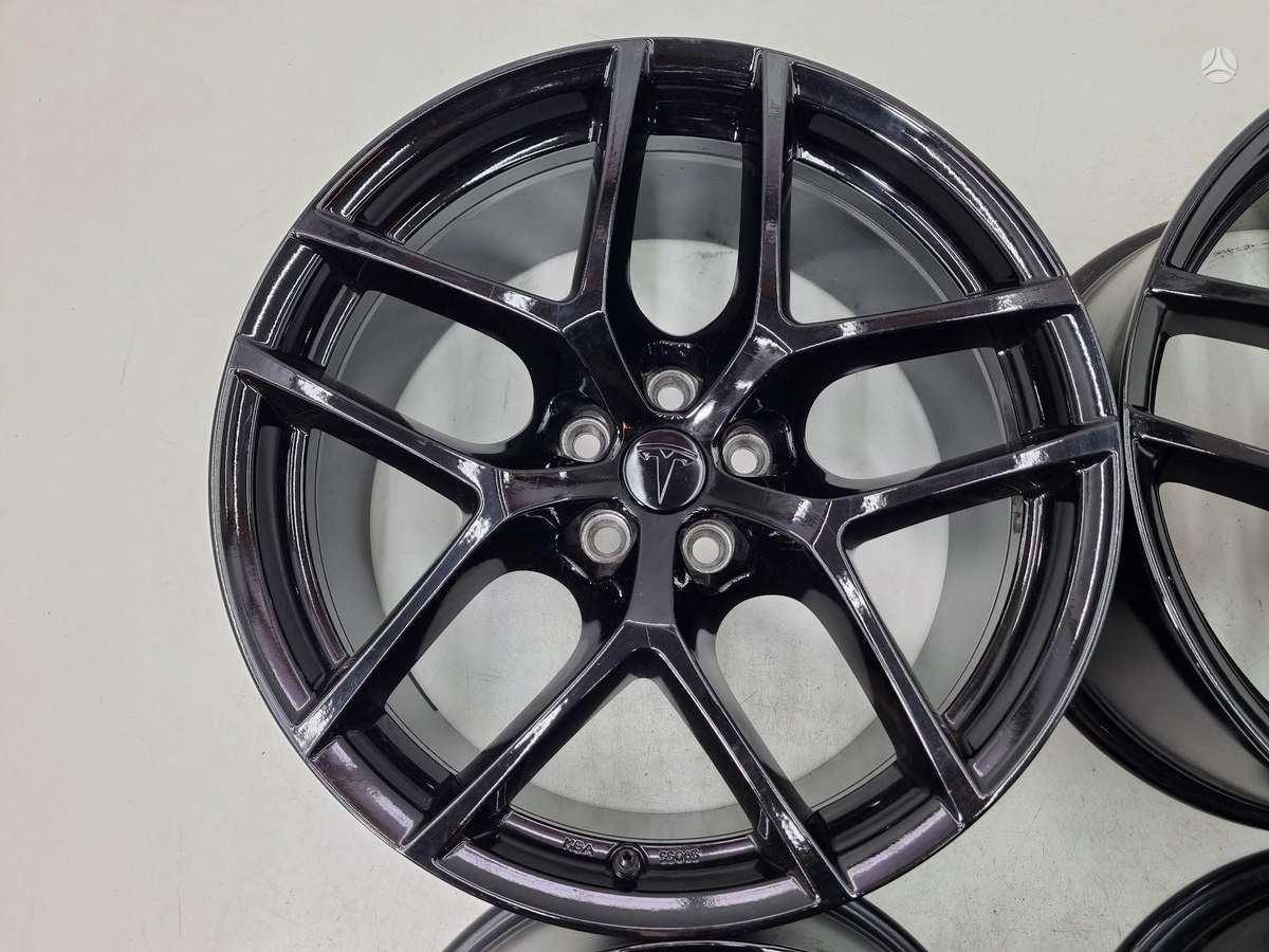 TESLA Model Y, light alloy, R20