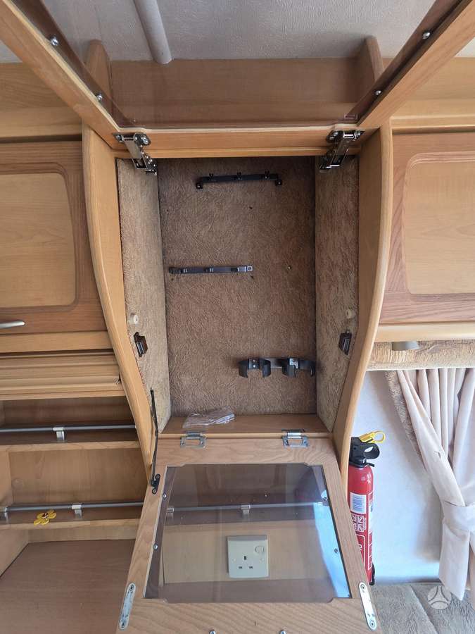 Compass Omega, caravans