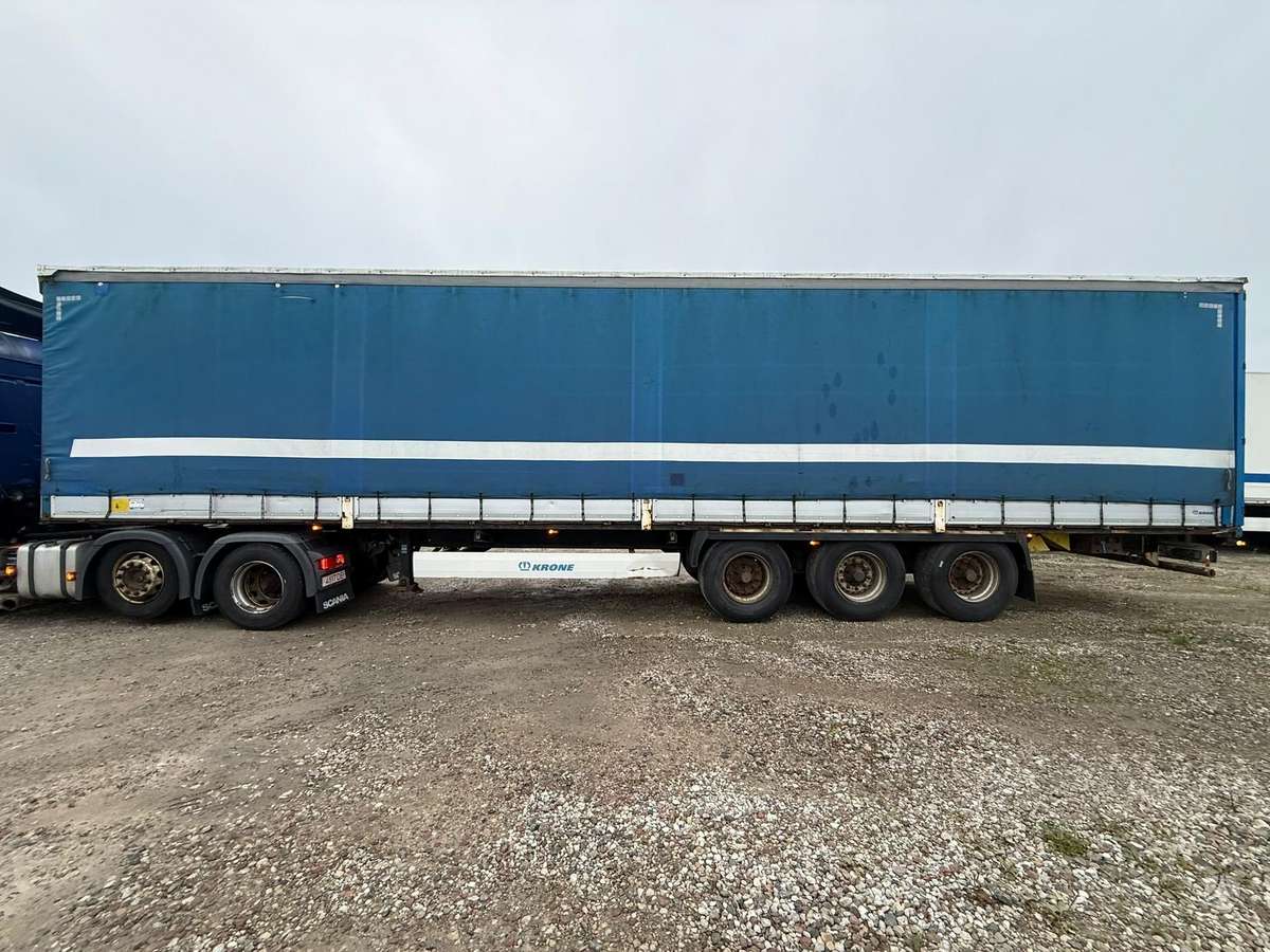 Krone SD, curtainsider with dropside