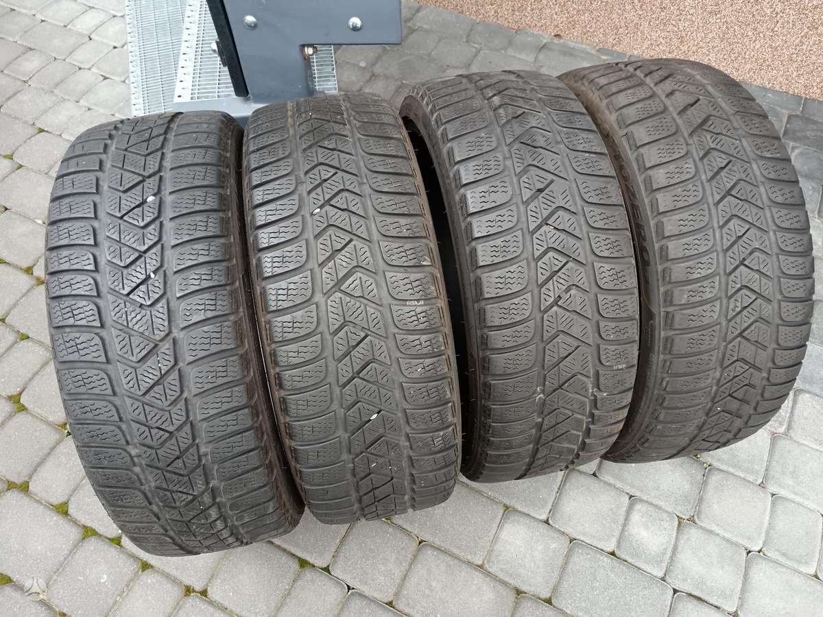 Pirelli Winter, universalios 205/40 R18