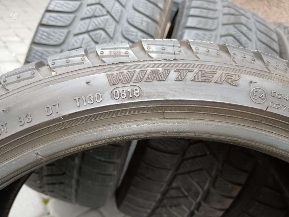 Pirelli Winter, universalios 205/40 R18