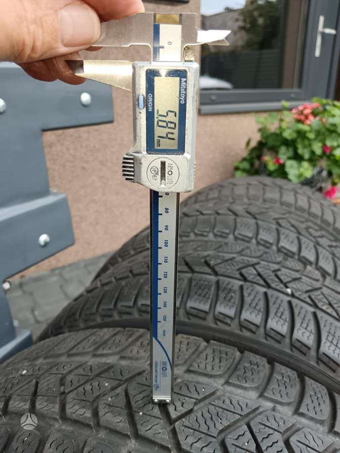 Pirelli Winter, universalios 205/40 R18