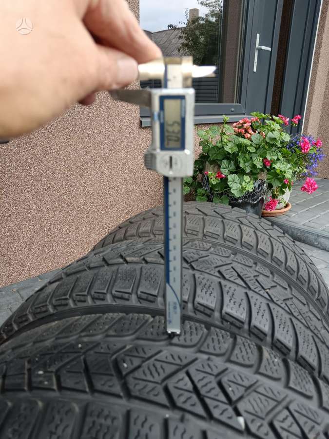 Pirelli Winter, universalios 205/40 R18