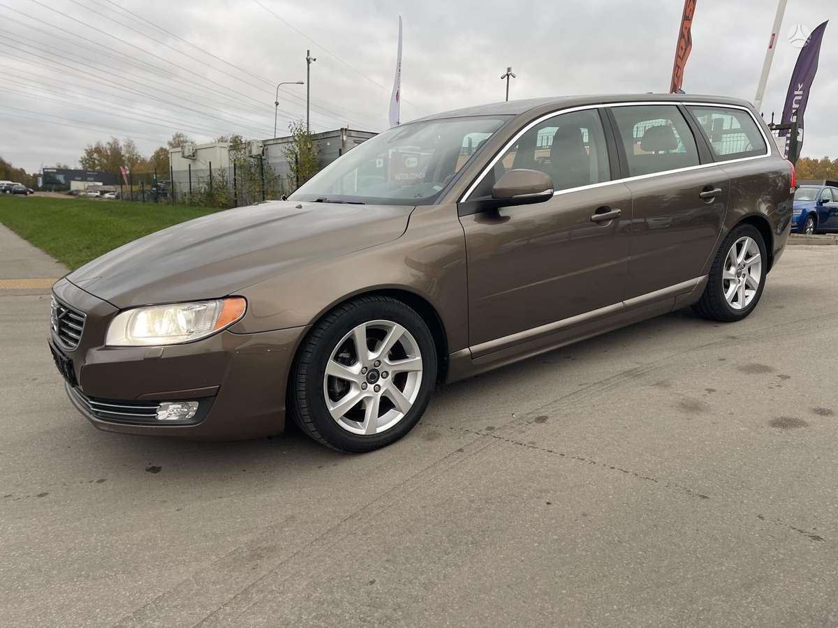 Volvo V70 2014 — rear view