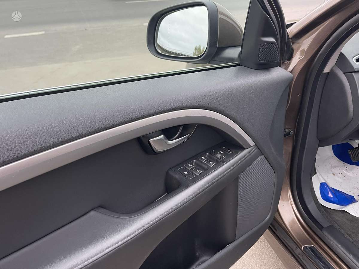 Volvo V70 2014 — photo 16