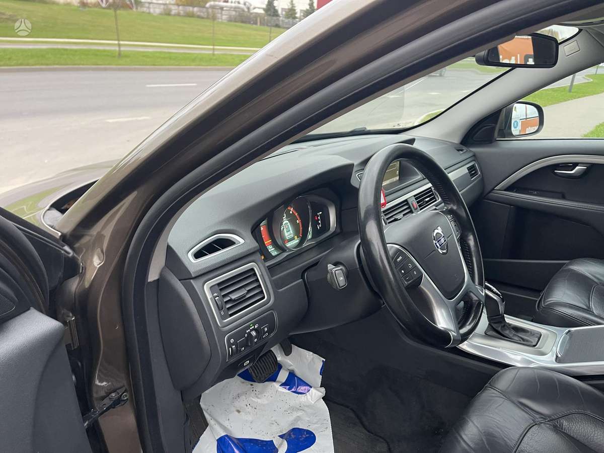 Volvo V70 2014 — photo 17