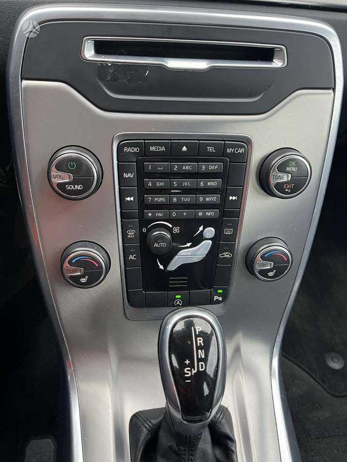 Volvo V70 2014 — photo 21