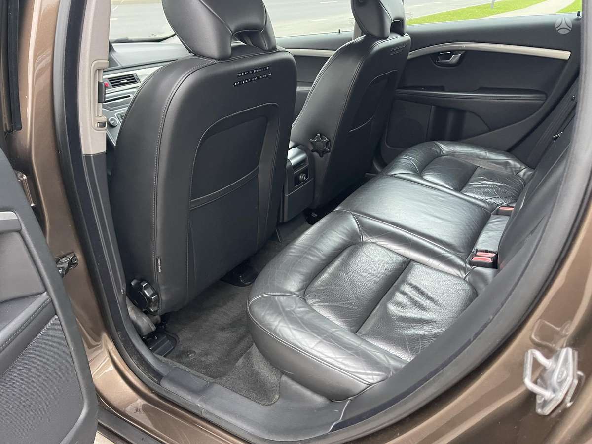 Volvo V70 2014 — photo 24