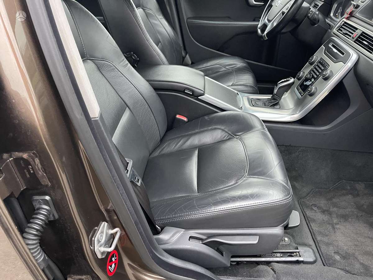 Volvo V70 2014 — photo 27