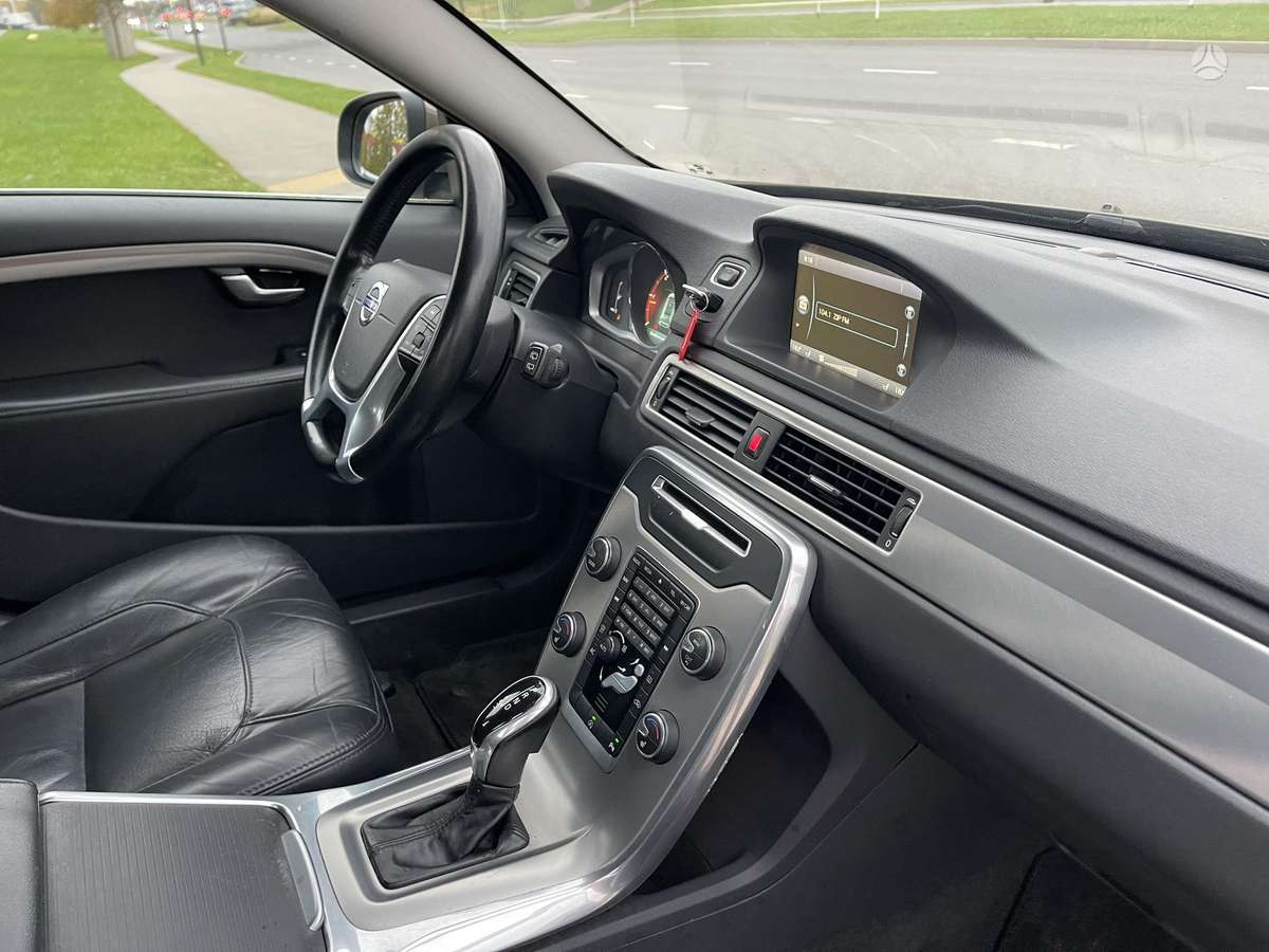 Volvo V70 2014 — photo 29