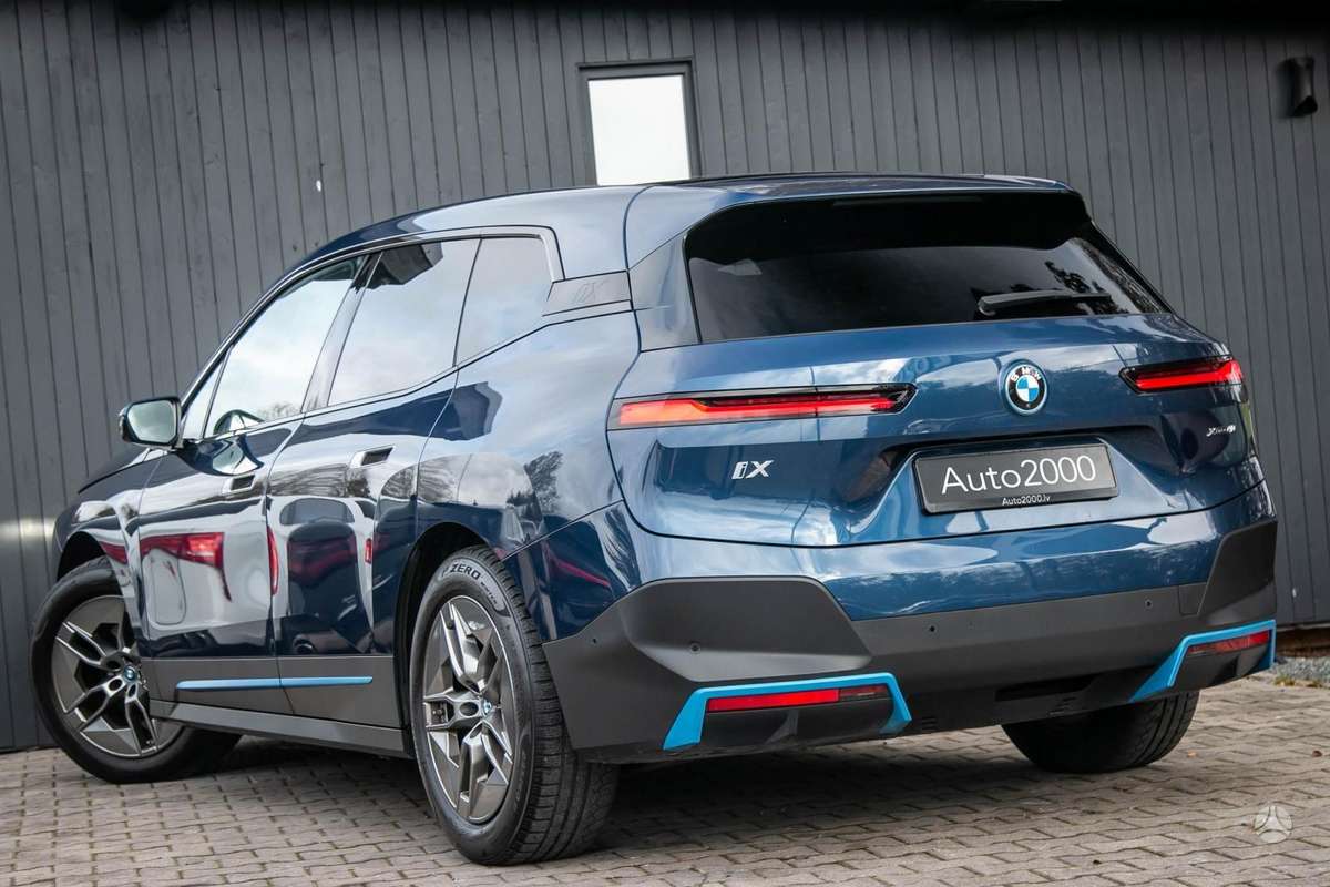 BMW iX, off-road / crossover