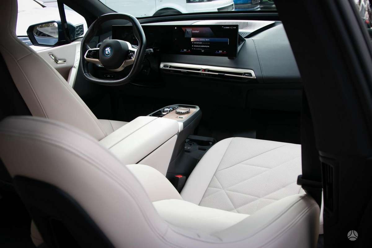 BMW iX, off-road / crossover