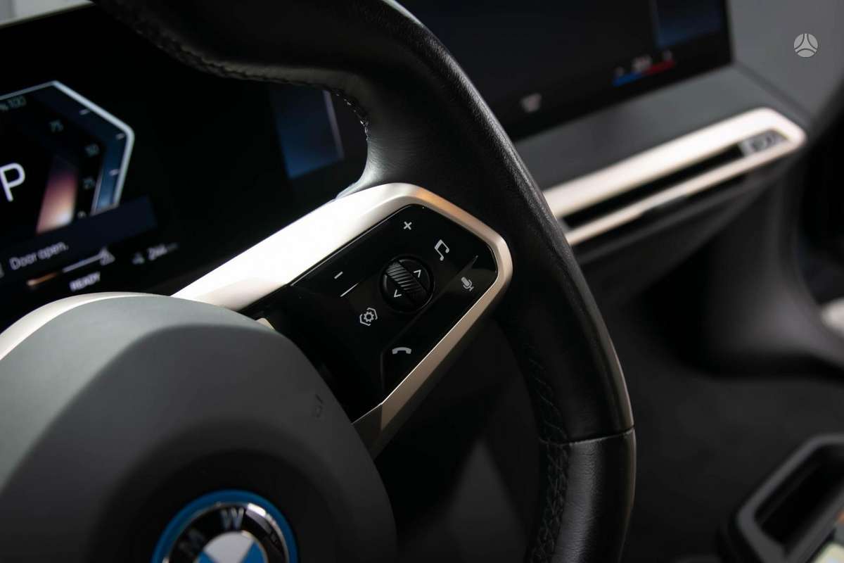 BMW iX, off-road / crossover