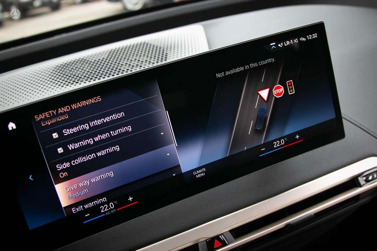 BMW iX, off-road / crossover