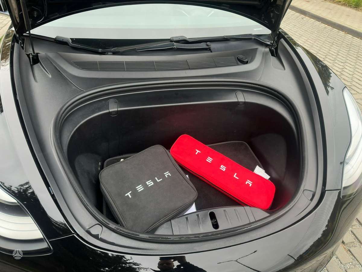 Tesla Model 3, 81 kWh, hatchback