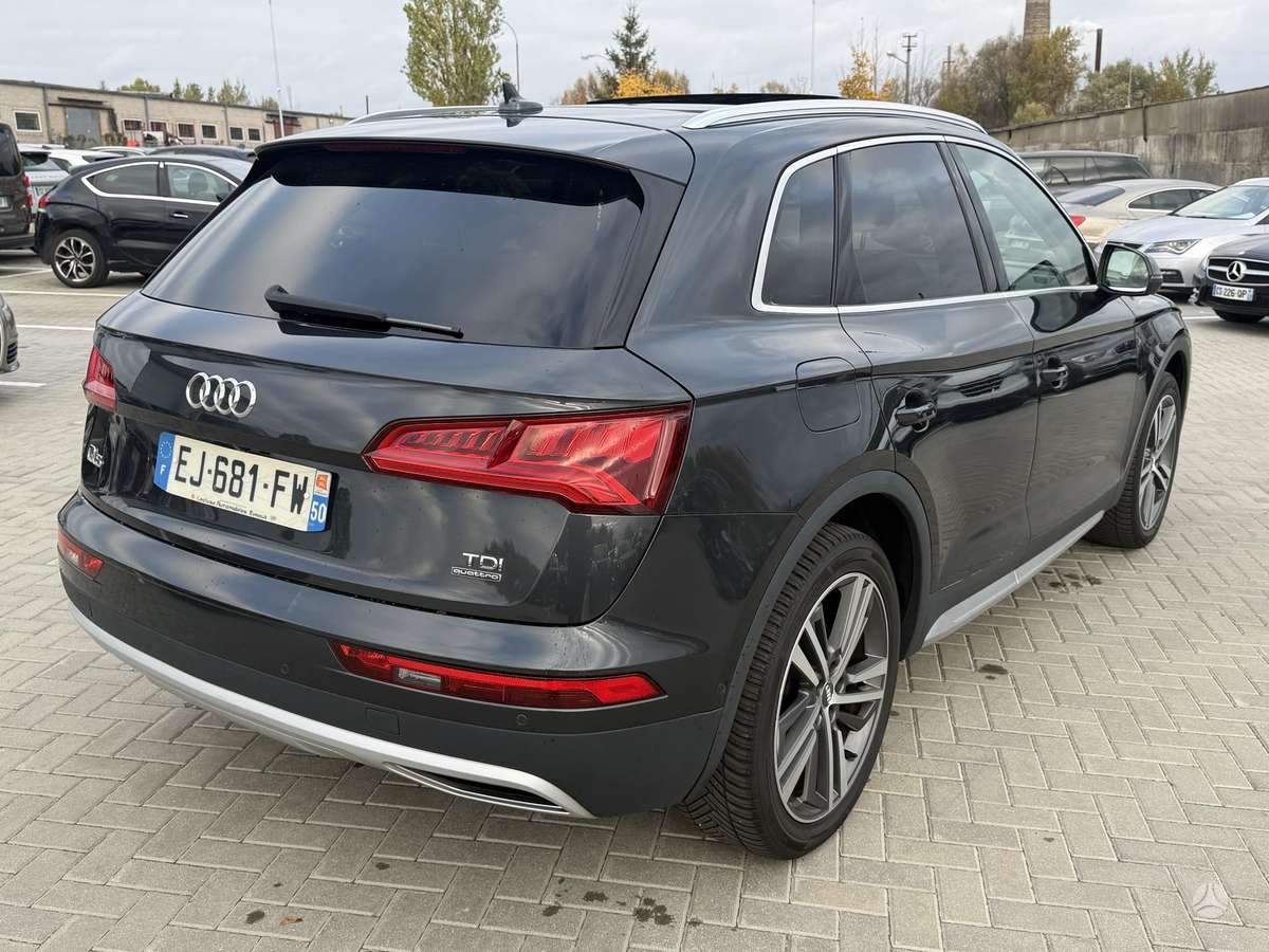 Audi Q5, 2.0 l., off-road / crossover