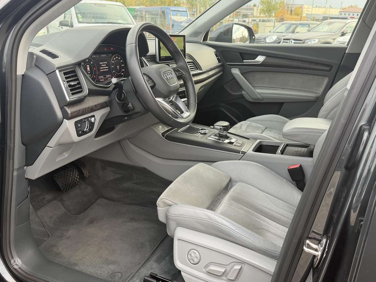 Audi Q5, 2.0 l., off-road / crossover