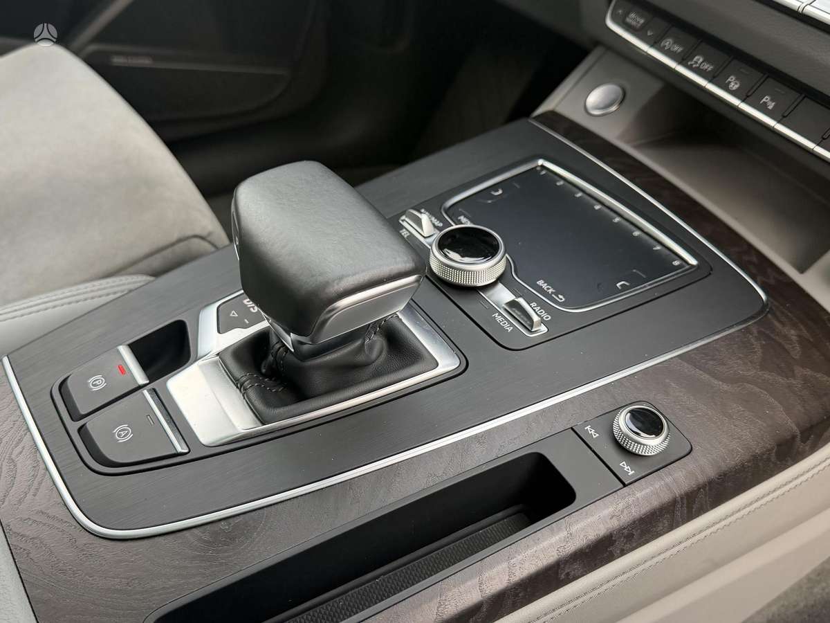 Audi Q5, 2.0 l., Внедорожник / Кроссовер