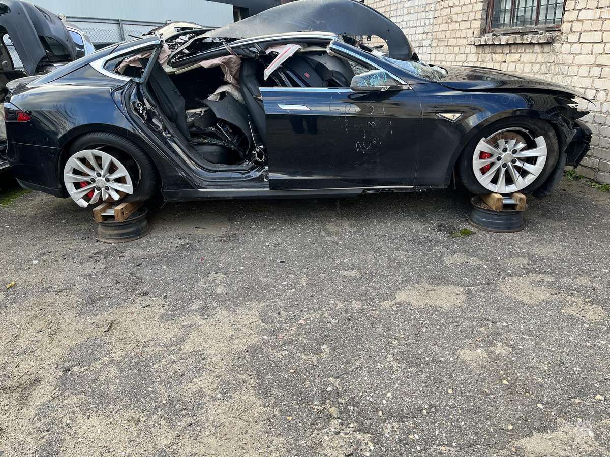 Tesla Model S, 85 кВт·ч, Хэтчбек