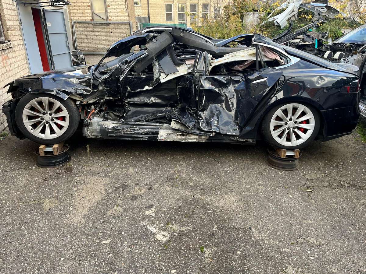 Tesla Model S, 85 кВт·ч, Хэтчбек