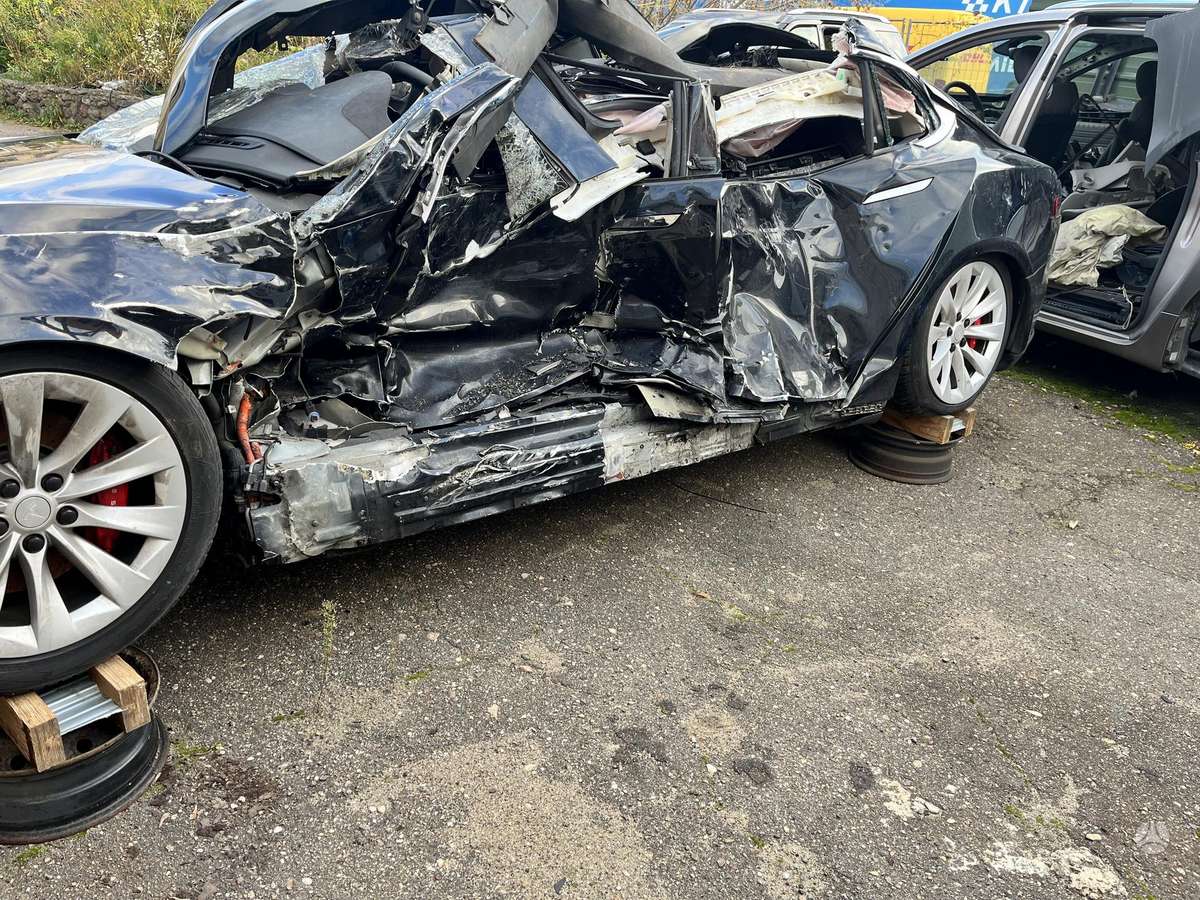 Tesla Model S, 85 kWh, hatchback