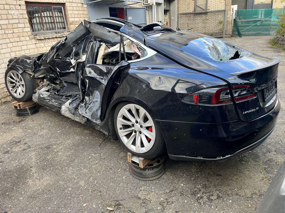 Tesla Model S, 85 kWh, hatchback