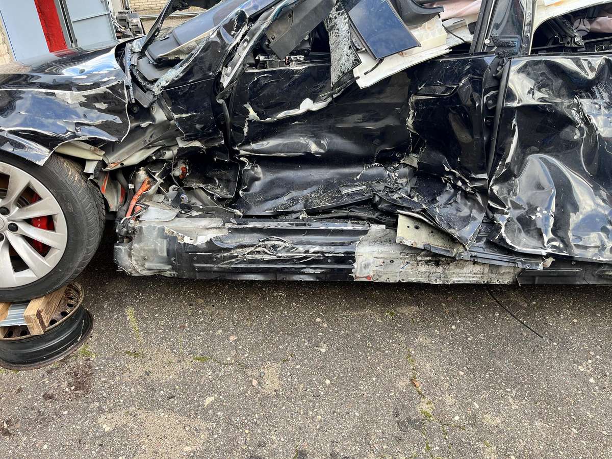 Tesla Model S, 85 кВт·ч, Хэтчбек