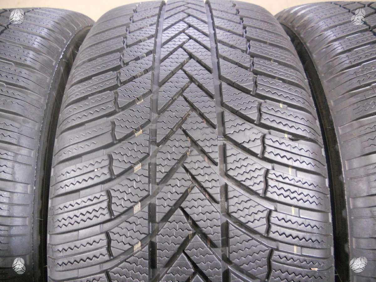 Bridgestone 2024m Blizzak LM005., universalios 285/40 R22