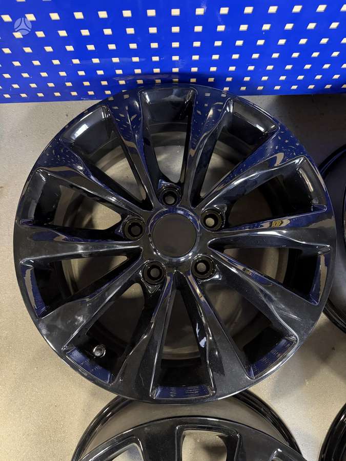 Chrysler Pacifica, light alloy, R17