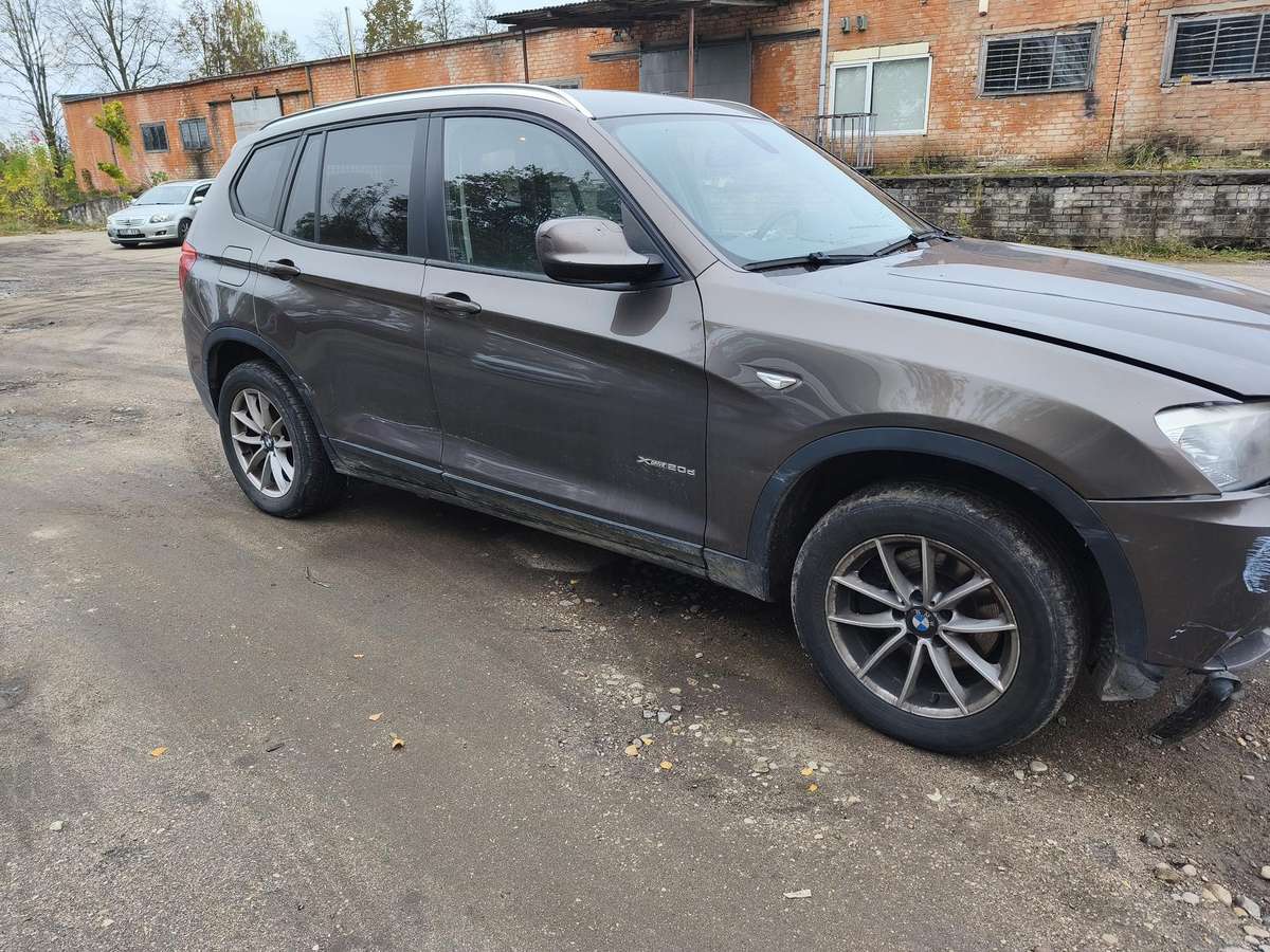 BMW X3 dalimis. Kablys elektrinis