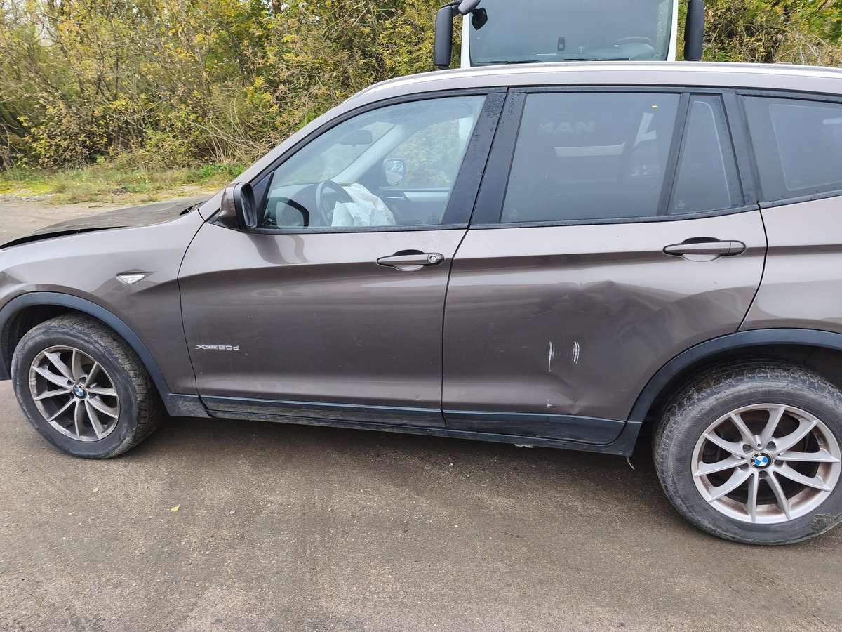 BMW X3 dalimis. Kablys elektrinis