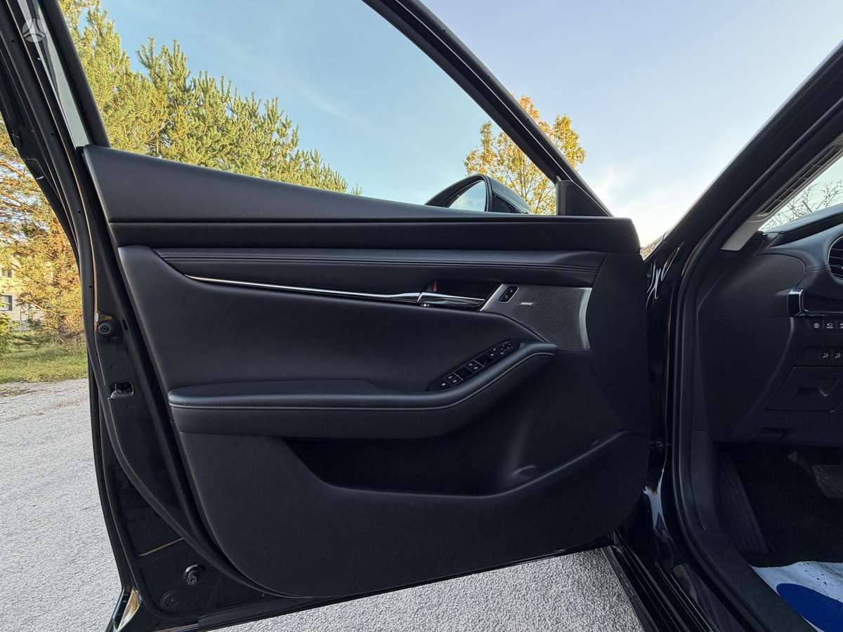 Mazda 3, 2.0 l., Седан