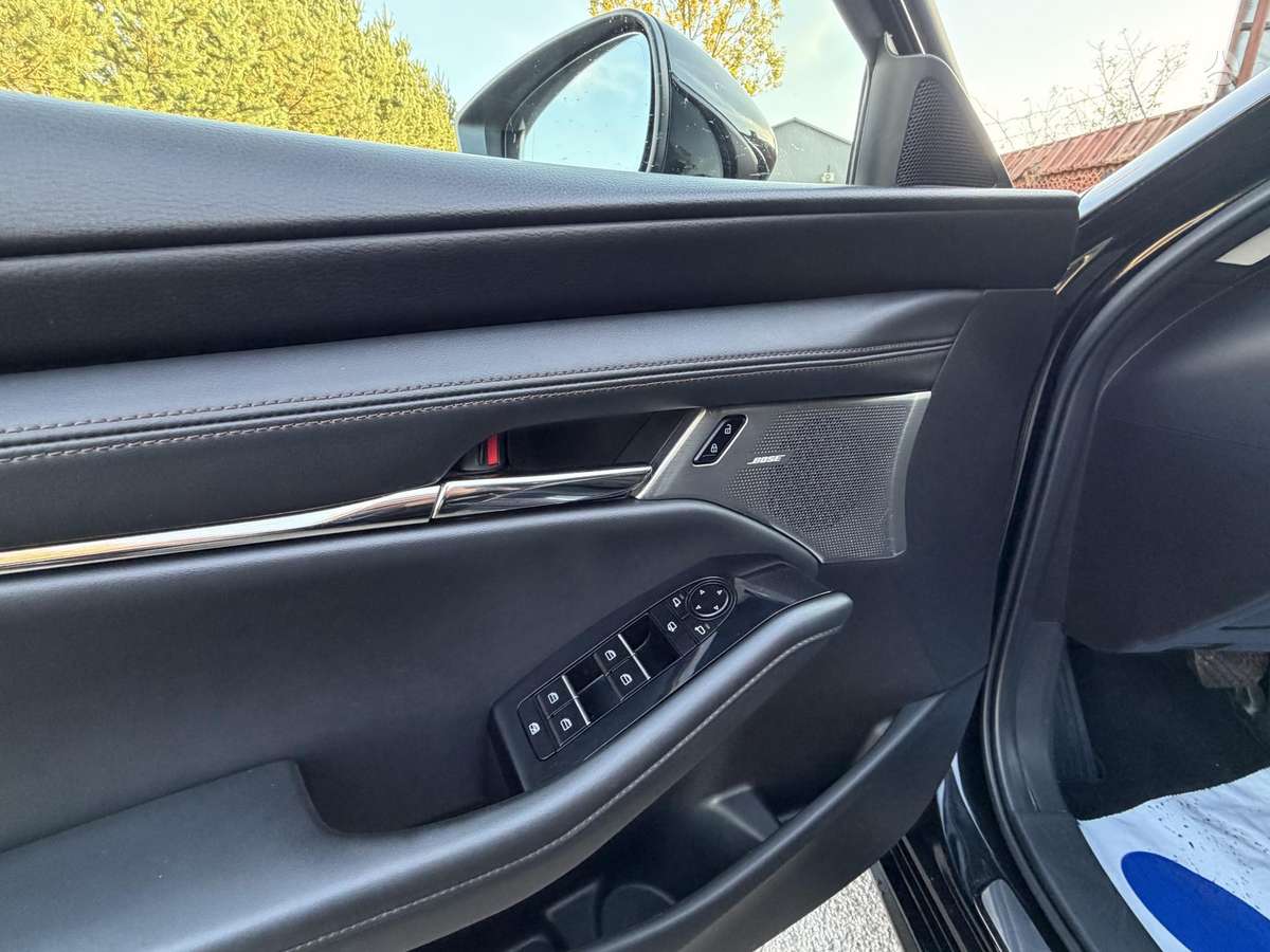 Mazda 3, 2.0 l., Седан