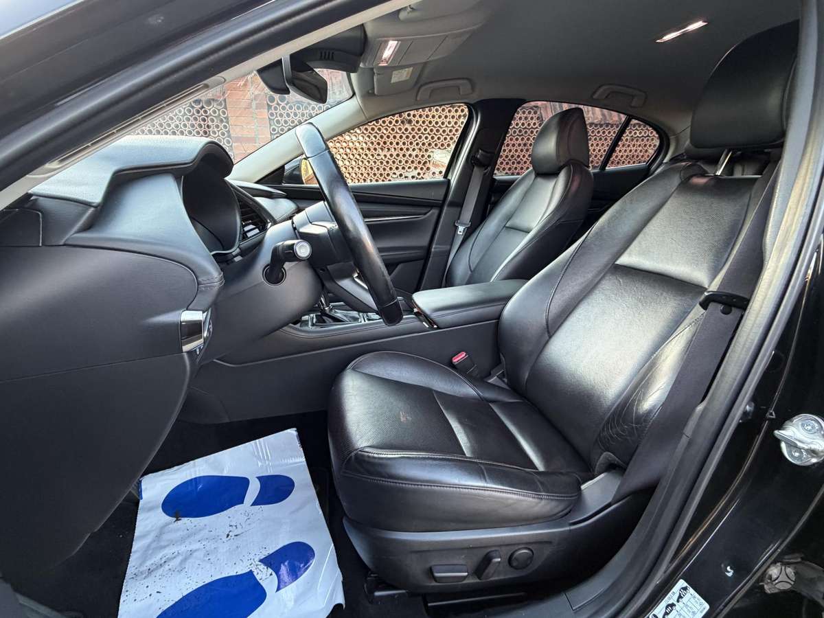 Mazda 3, 2.0 l., Седан