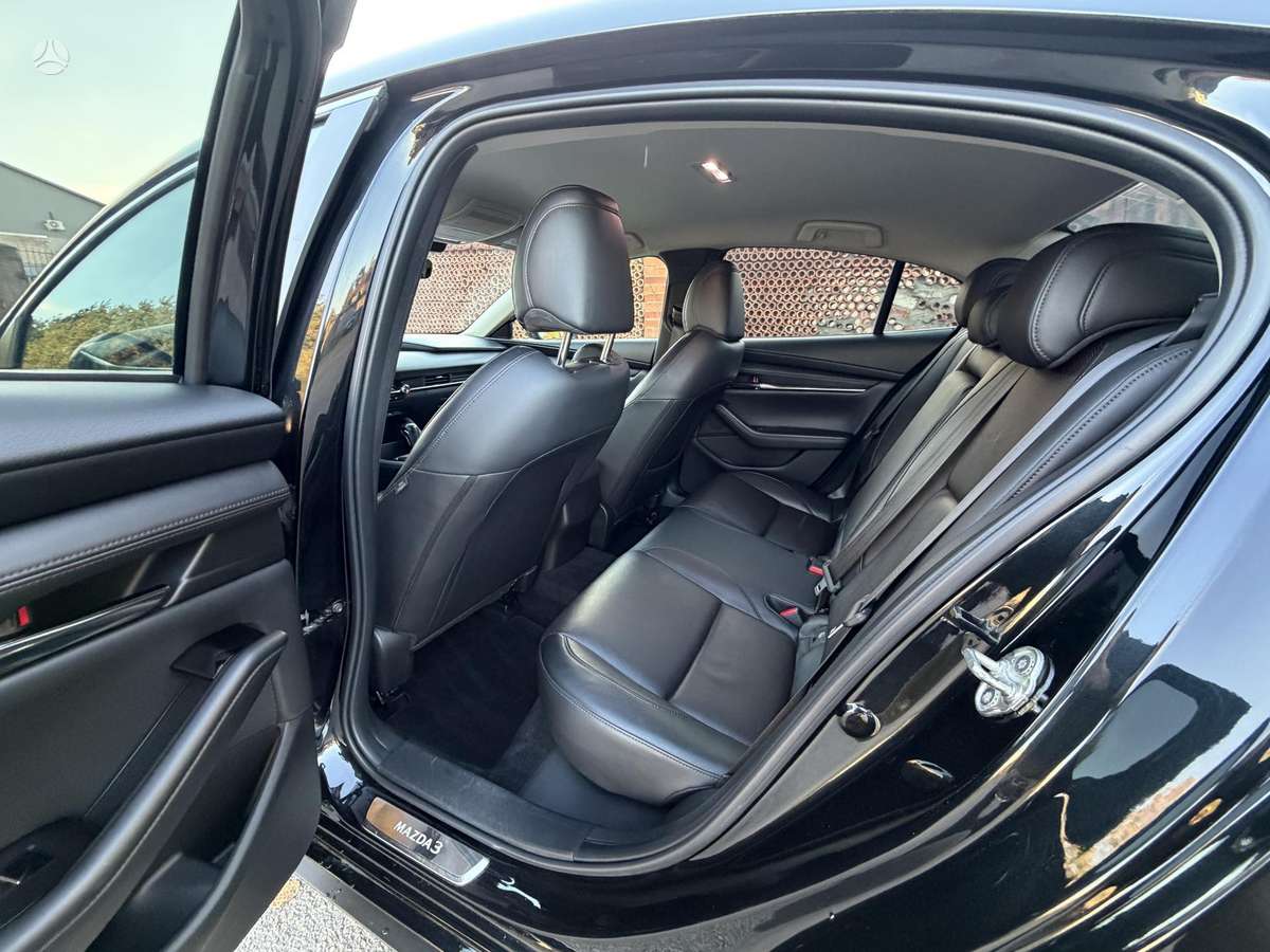 Mazda 3, 2.0 l., Седан
