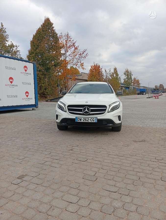Mercedes-Benz GLA220