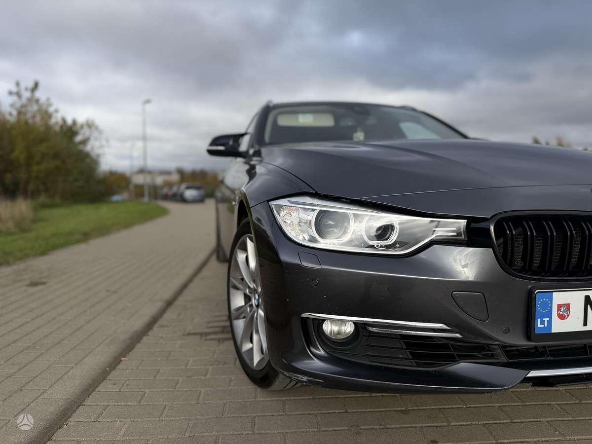 BMW 330, universalas