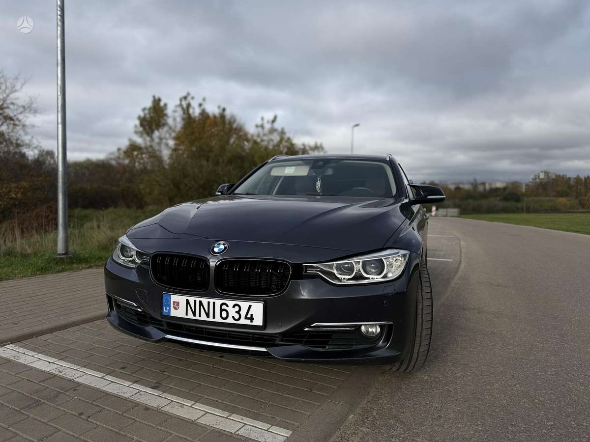 BMW 330, universalas