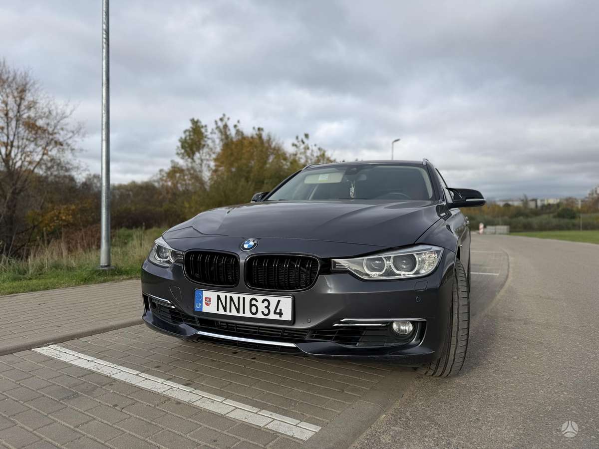 BMW 330, universalas