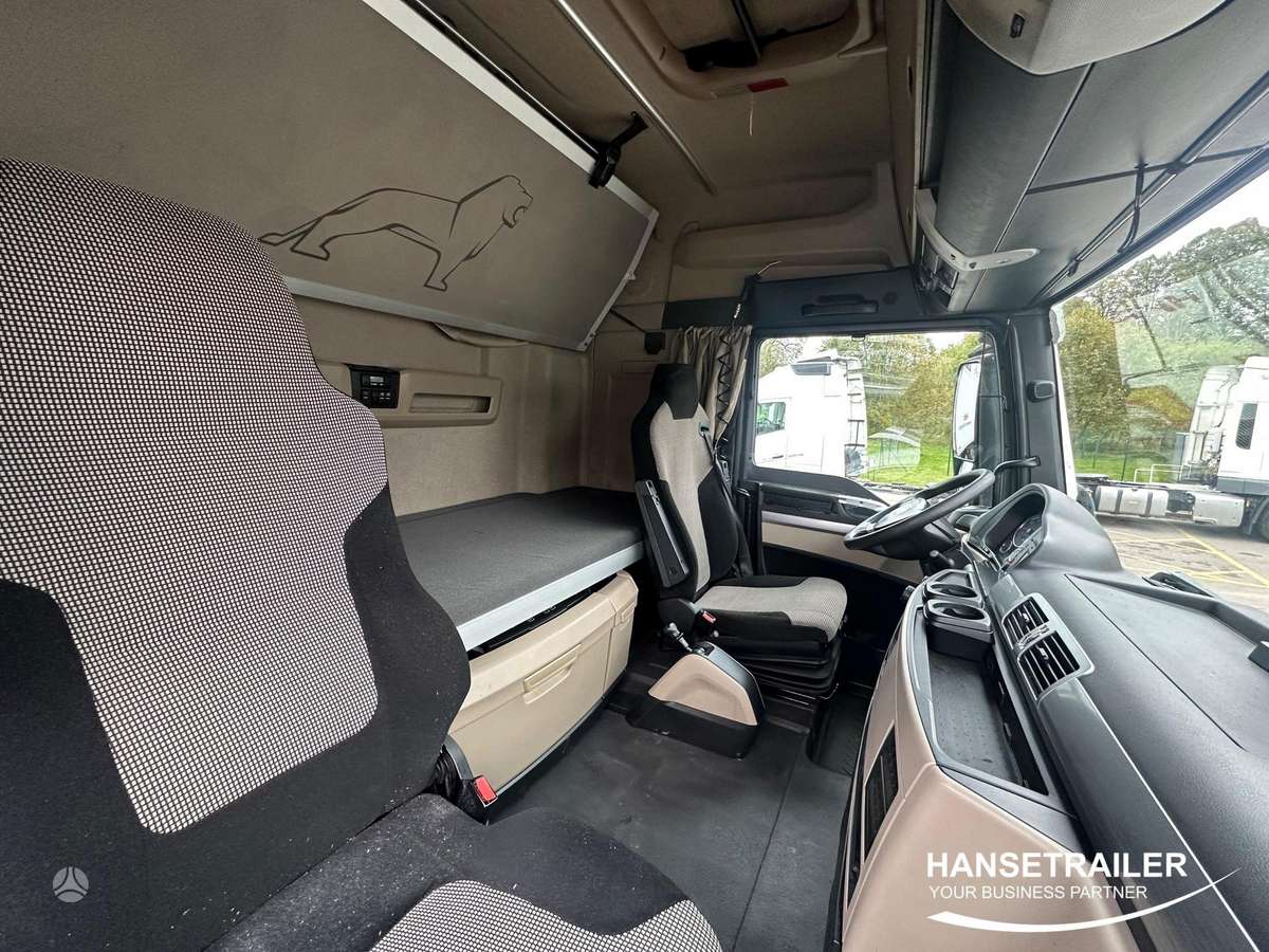 MAN TGX 18.460, 2 спальных места