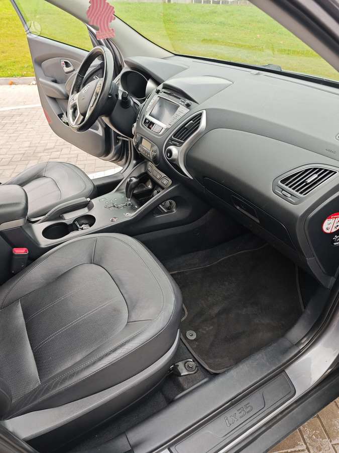 Hyundai ix35 2012 — engine 1995 cm³, 184 HP (135kW)