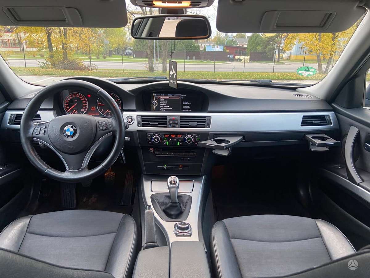 BMW 320, Универсал